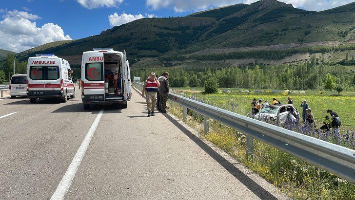 Bayburt'ta şarampole devrilen otomobildeki 4 kişi yaralandı G2