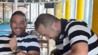 Kocalarına aynı tişörtü giydiren kadınlar sosyal medyanın gündemine yerleşti! Öyle bir şaka yaptılar ki...