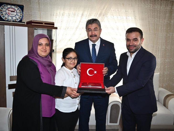 Hayrat İnsani Yardım Derneği, şehitlerin adıyla 267 su kuyusu açtı G3