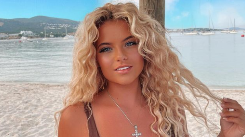 Model Apollonia Llewellyn’in dekoltesine kimse anlam veremedi! “Nerede başlıyor, nerede bitiyor?”