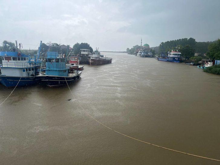 Sakarya'da sağanak hayatı olumsuz etkiliyor G1