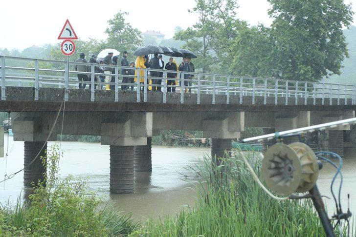 Sakarya'da sağanak hayatı olumsuz etkiliyor G2
