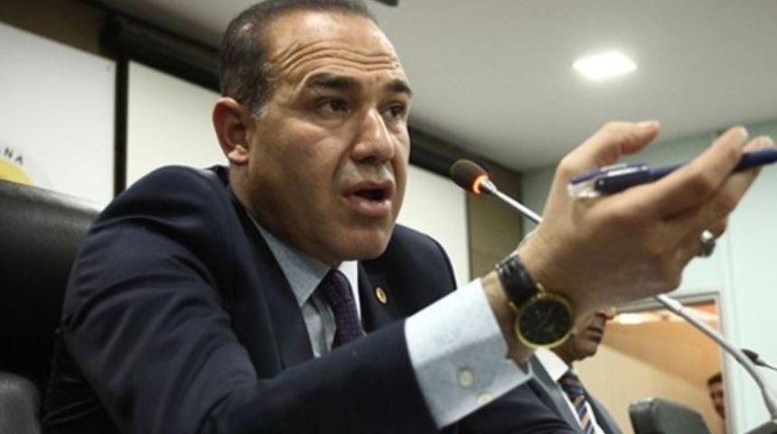 Adana B&uuml;y&uuml;kşehir Belediye Başkanı S&ouml;zl&uuml; kaza yaptı