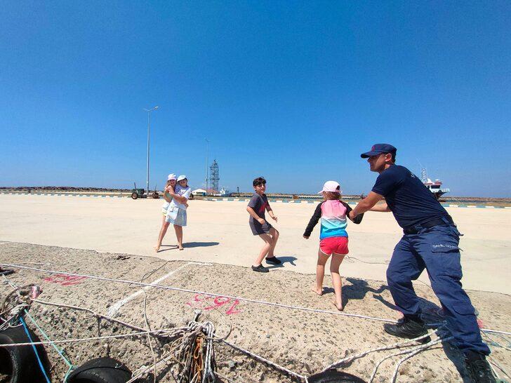 Enez açıklarında sürüklenen tekne, Serdar 7M Sahil Gözetleme Radarı ile tespit edildi G2