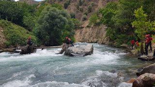Müküs Çayı'nda kaybolan hemşireyi arama çalışması sürüyor