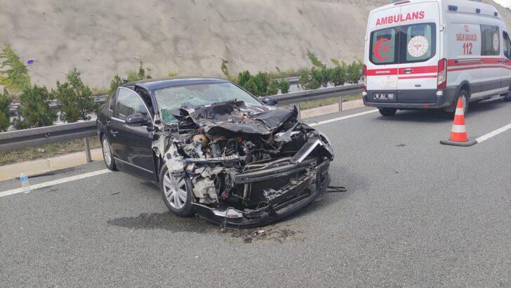 Bursa'da tıra çarpan otomobildeki 4 kişi yaralandı G3