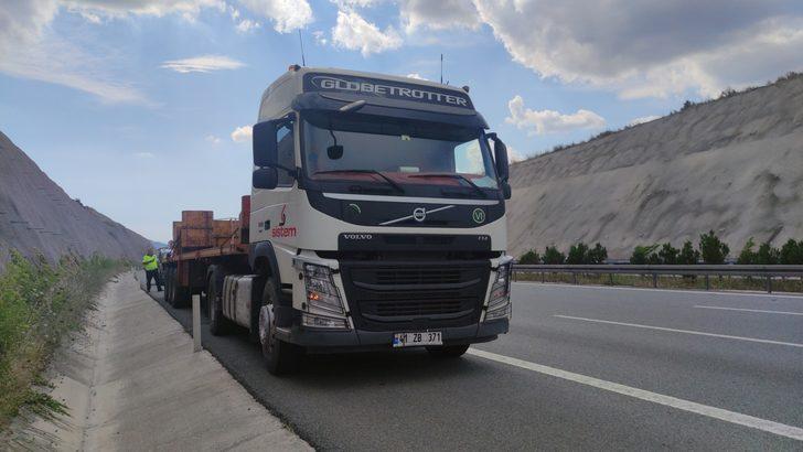 Bursa'da tıra çarpan otomobildeki 4 kişi yaralandı G5