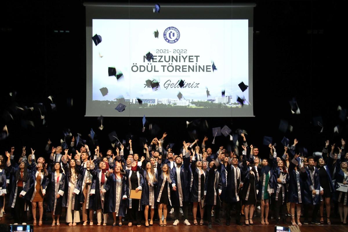 Uşak &Uuml;niversitesinden 6 bin &ouml;ğrenci mezun oldu