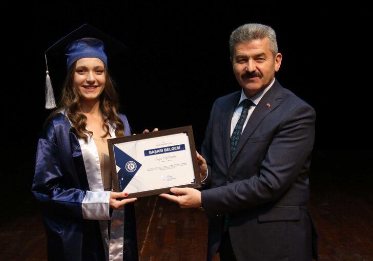 Uşak Üniversitesinden 6 bin öğrenci mezun oldu G5