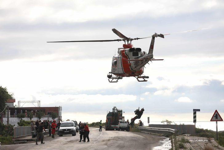 Kastamonu'da sel bölgesinde mahsur kalanlar helikopterle kurtarılıyor G5