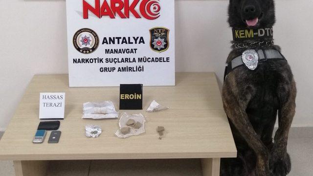 Antalya'da uyuşturucu operasyonunda yakalanan 2 şüpheli tutuklandı