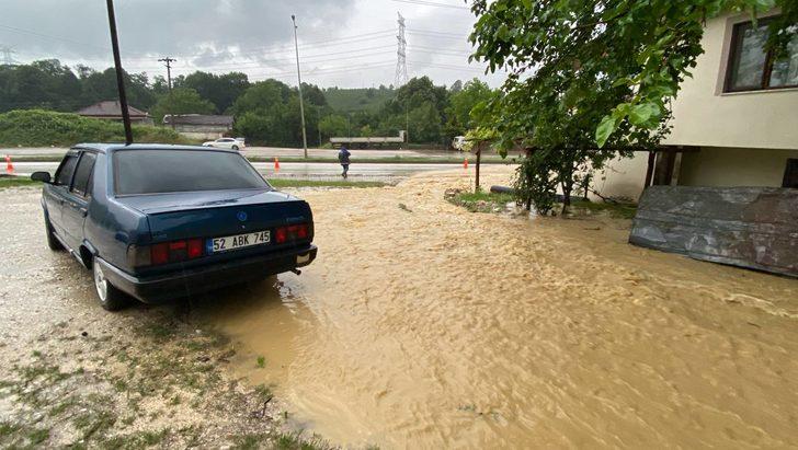 Düzce'de sağanak etkili oluyor G4