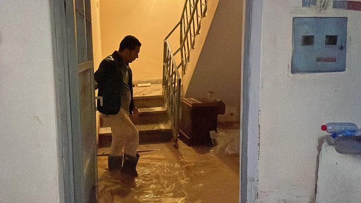 Zonguldak'ta sağanak nedeniyle bazı ev ve iş yerlerini su bastı G2