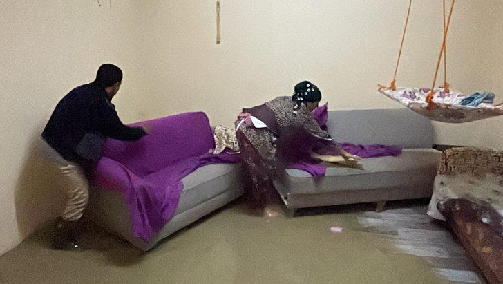 Zonguldak'ta sağanak nedeniyle bazı ev ve iş yerlerini su bastı G3