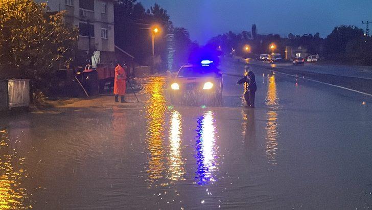 Zonguldak'ta sağanak nedeniyle bazı ev ve iş yerlerini su bastı G4