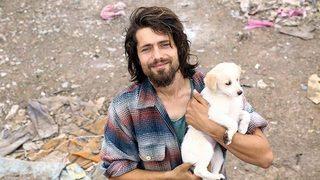Gökçer Korkmaz üniversiteyi bıraktı, 50 köpeğe bakıyor