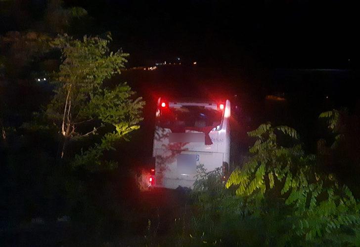 Korkunç kaza! Yolcu otobüsü şarampole yuvarlandı: Ölü ve yaralılar var
