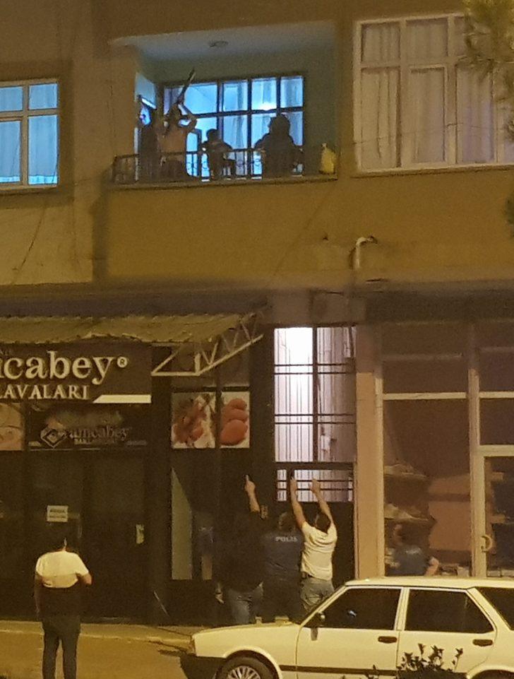 Gaziantep’te eşi ve 2 çocuğunu silahla rehin alan kişi ikna edildi G4
