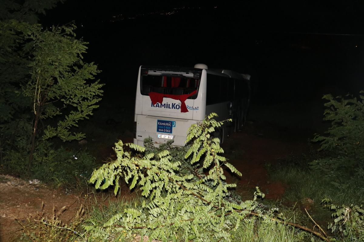 Kastamonu'da yolcu otob&uuml;s&uuml; devrildi, 1 kişi &ouml;ld&uuml;, 19 kişi yaralandı