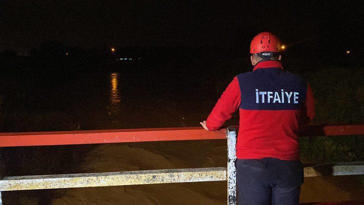 Düzce'de dereye düştüğü iddia edilen iki kişi için arama çalışması başlatıldı G1