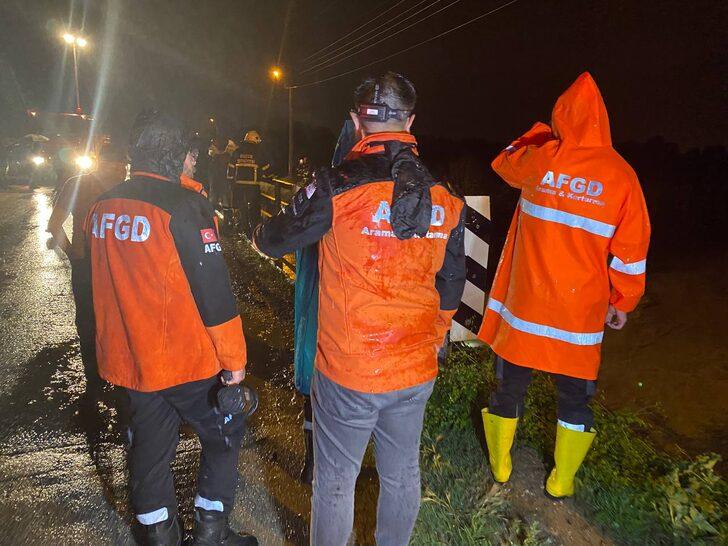 Düzce'de dereye düştüğü iddia edilen iki kişi için arama çalışması başlatıldı G4