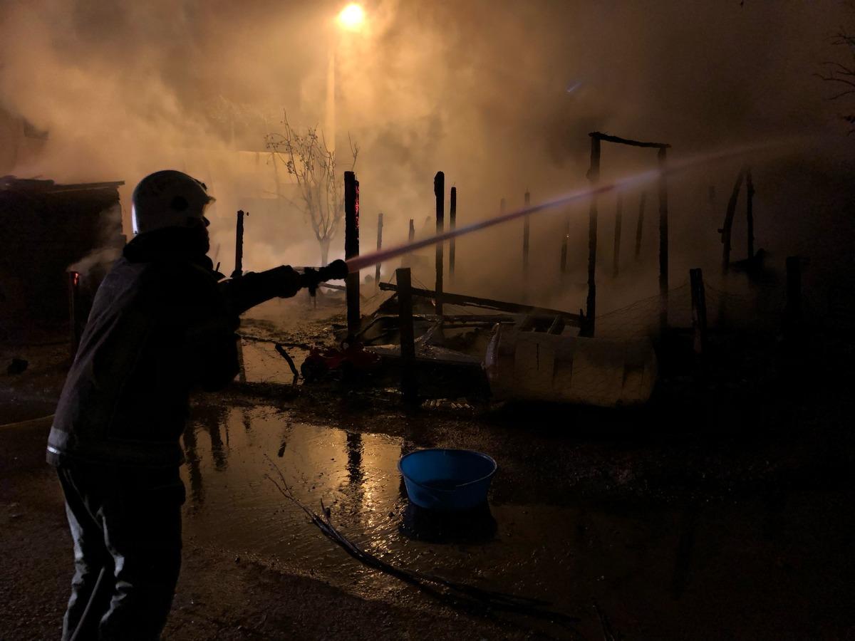 Bursa'da bir ailenin yaşadığı baraka yandı