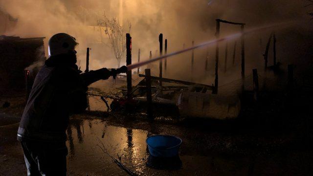 Bursa'da bir ailenin yaşadığı baraka yandı