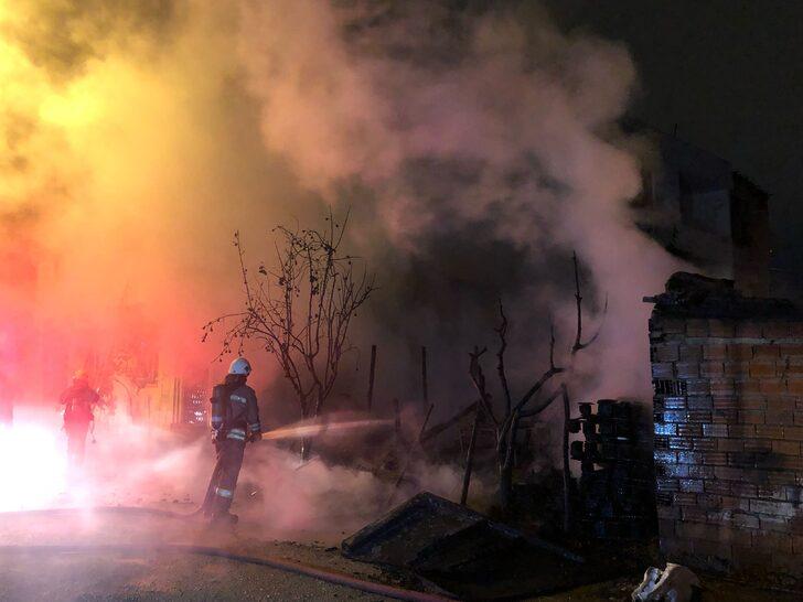 Bursa'da bir ailenin yaşadığı baraka yandı G2