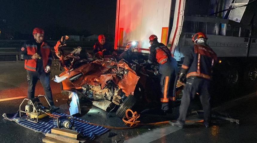 Sakarya'da feci kaza! 3 TIR, 1 otomobil çarpıştı: 1 ölü, 3 yaralı