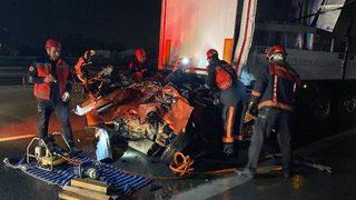 Sakarya'da feci kaza! 3 TIR, 1 otomobil çarpıştı: 1 ölü, 3 yaralı