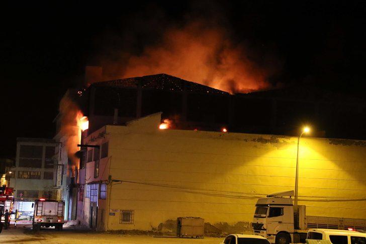 Uşak'ta iki katlı tekstil atölyesinde yangın çıktı G5