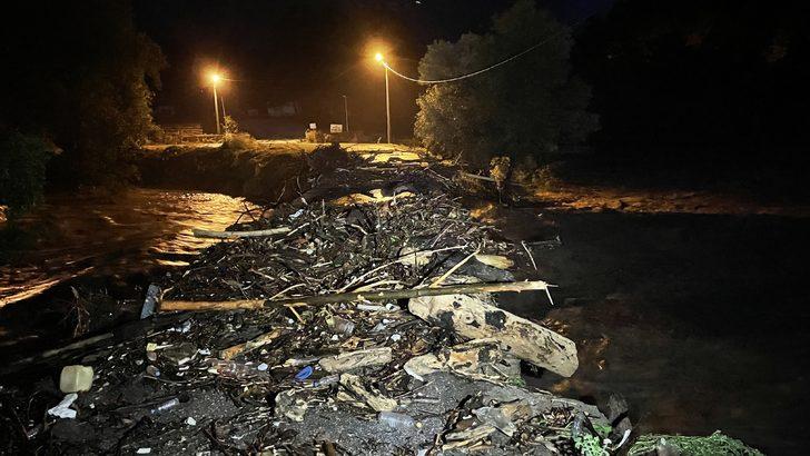 Düzce'de evlerinden tahliye edilen vatandaşlara battaniye dağıtıldı G1