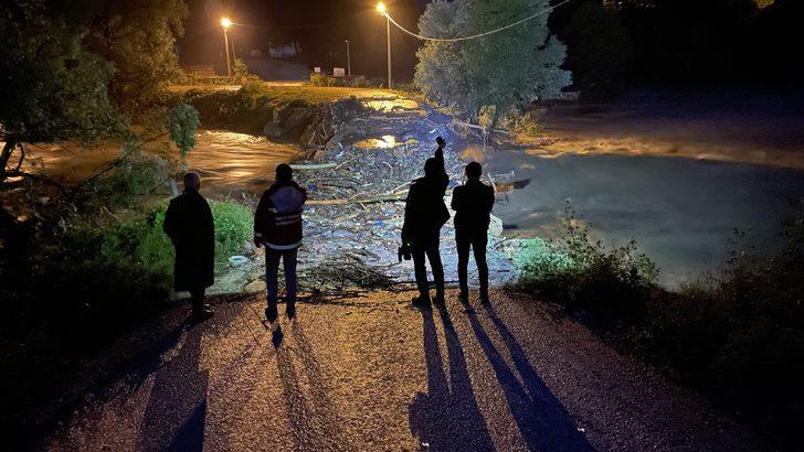 Düzce'de evlerinden tahliye edilen vatandaşlara battaniye dağıtıldı G4