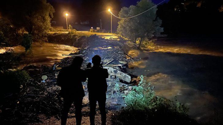 Düzce'de evlerinden tahliye edilen vatandaşlara battaniye dağıtıldı G5