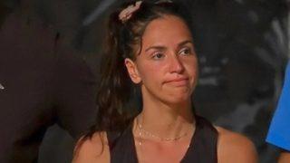 Survivor Berna Keklikler derin göğüs dekolteli bustiyerli pozuyla yürek hoplattı! Taş mısın be!