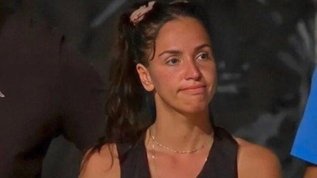 Survivor Berna Keklikler derin göğüs dekolteli bustiyerli pozuyla yürek hoplattı! Taş mısın be!