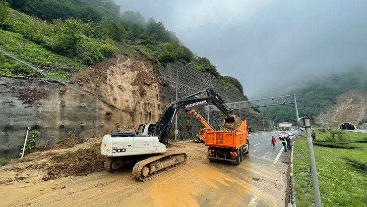 Bolu'da sağanak nedeniyle 2 köprü yıkıldı, bazı evleri su bastı G2