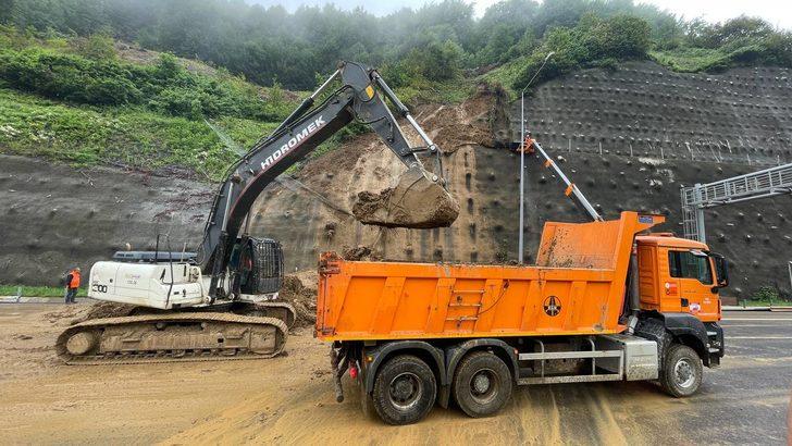 Bolu'da sağanak nedeniyle 2 köprü yıkıldı, bazı evleri su bastı G4
