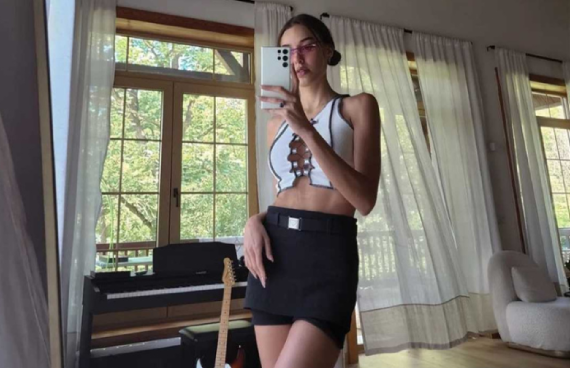 Dilan Çiçek Deniz'in beğeni yağmuruna tutulan fotoğrafındaki kombinini benimsemek isteyenlere alternatif öneriler