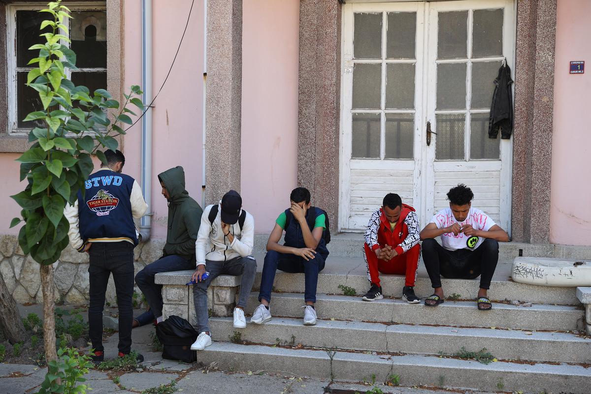 Edirne'de 7 d&uuml;zensiz g&ouml;&ccedil;men yakalandı