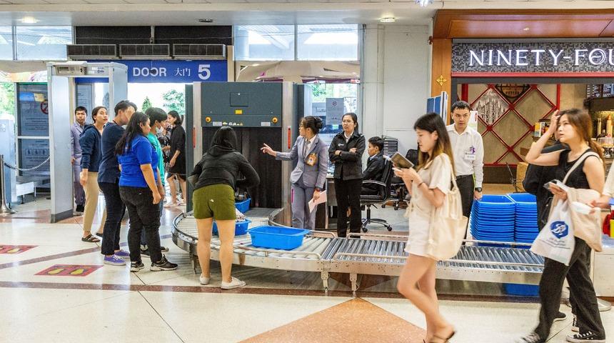 Yanlarında adeta hayvanat bahçesi taşıyan kadınlar yakalandı! 2 beyaz kirpi, 2 armadillo, 35 kaplumbağa, 50 kertenkele, 20 yılan...