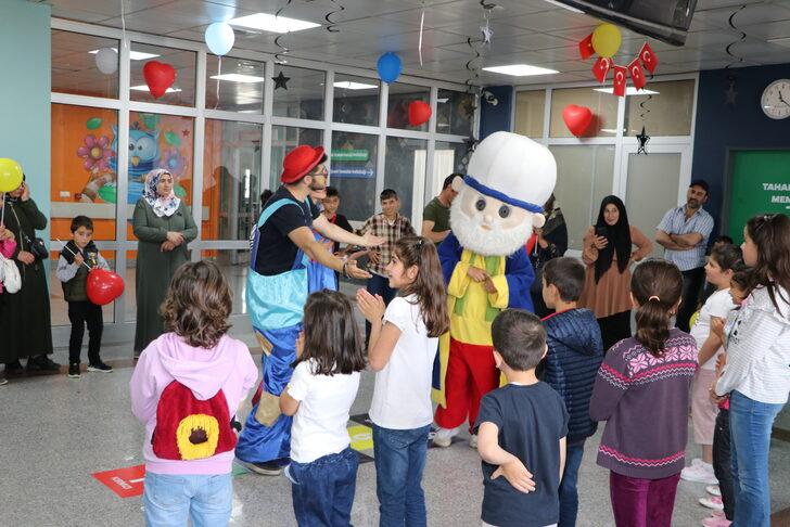 Lösemili ve diyabetli çocuklar hastanedeki palyaçolu kermeste moral depoladı G1