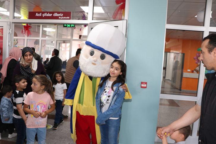 Lösemili ve diyabetli çocuklar hastanedeki palyaçolu kermeste moral depoladı G4