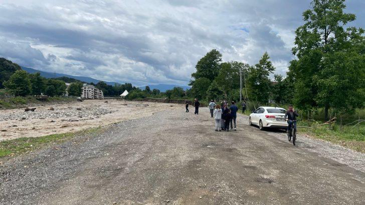 Düzce'de taşkın nedeniyle inşaat halindeki binalarda çökme yaşandı G2