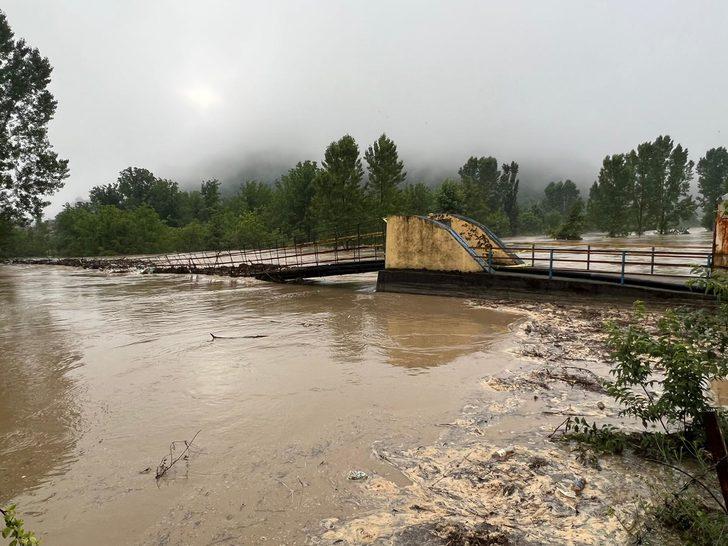 Zonguldak'ta sağanak nedeniyle ırmak taştı, tarım arazileri su altında kaldı G2