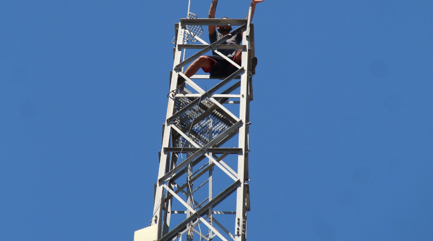 &Uuml;&ccedil;&uuml;nc&uuml; kez intihara kalkıştı, 30 saat sonra gazlı i&ccedil;ecek ile ikna edildi