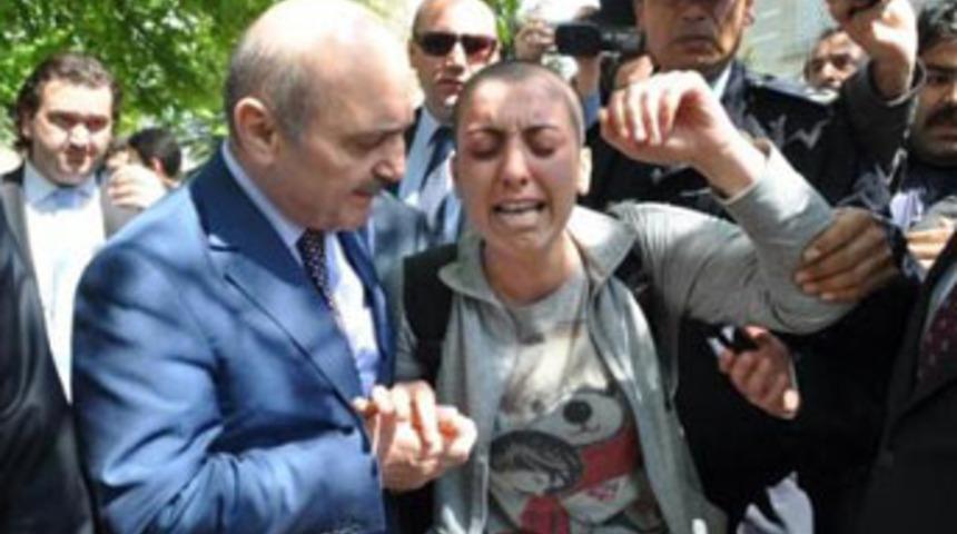 Bakan'ın cevabı kanser hastası kızı ağlattı