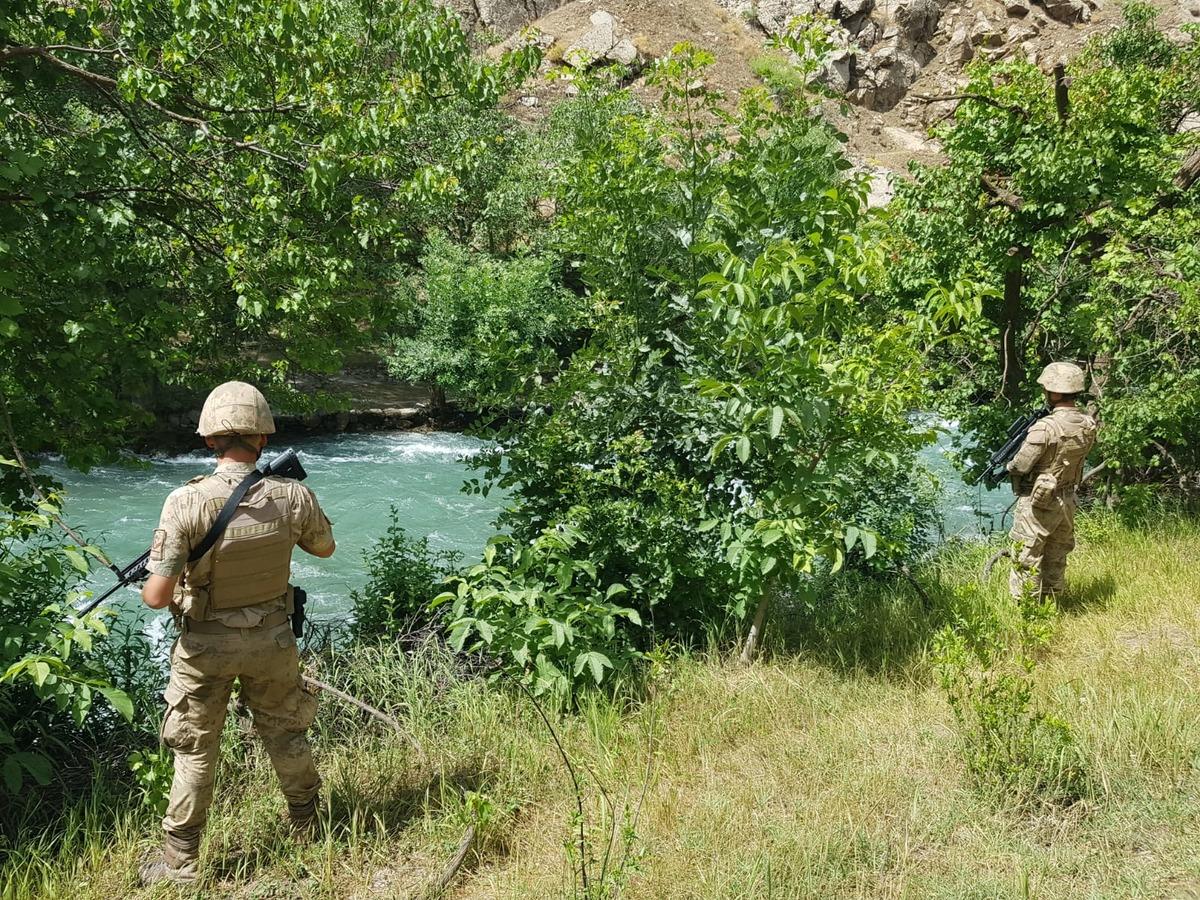 M&uuml;k&uuml;s &Ccedil;ayı'nda kaybolan hemşireyi arama &ccedil;alışmaları şelale mevkisinde yoğunlaştı
