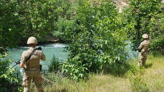 Müküs Çayı'nda kaybolan hemşireyi arama çalışmaları şelale mevkisinde yoğunlaştı