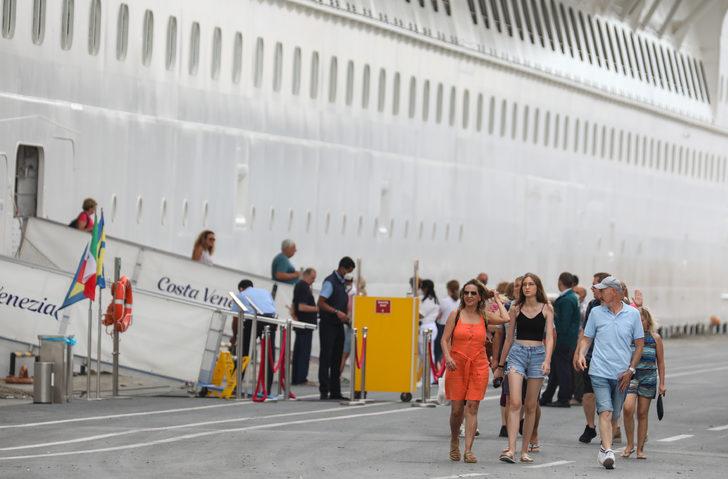 İzmir, 3 kruvaziyerle gelen 2 bin 300 turisti ağırladı G5